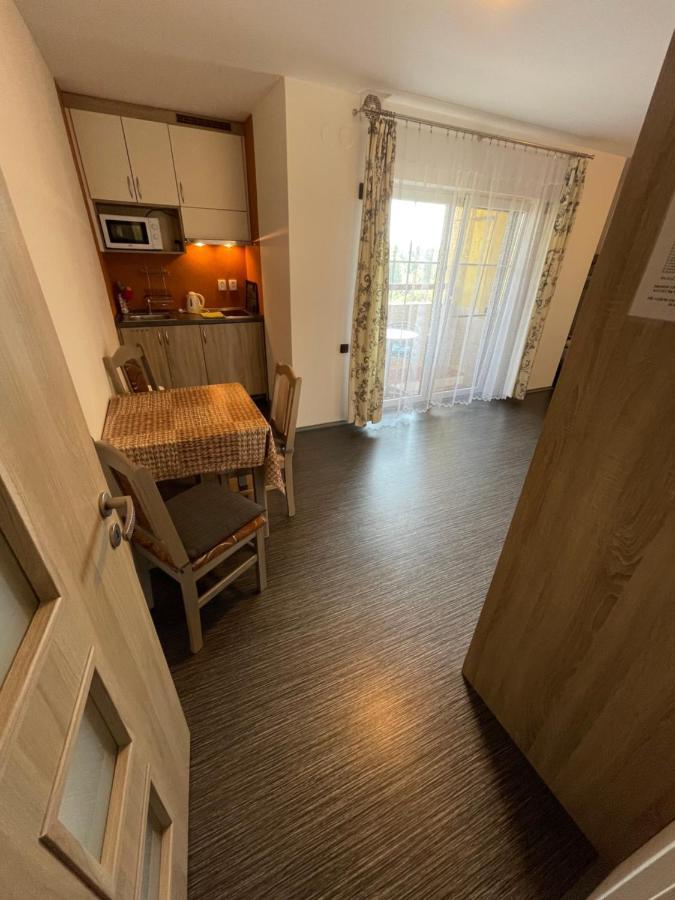 Maxovo Kralovstvi Apartment Rovensko pod Troskami ภายนอก รูปภาพ
