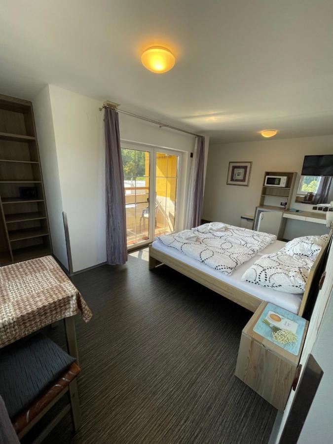 Maxovo Kralovstvi Apartment Rovensko pod Troskami ภายนอก รูปภาพ