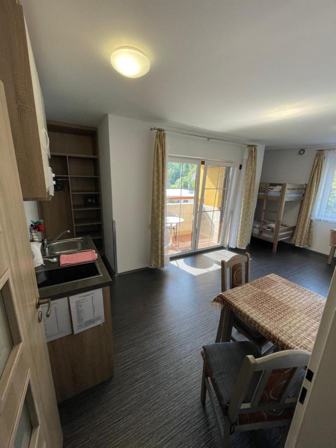 Maxovo Kralovstvi Apartment Rovensko pod Troskami ภายนอก รูปภาพ