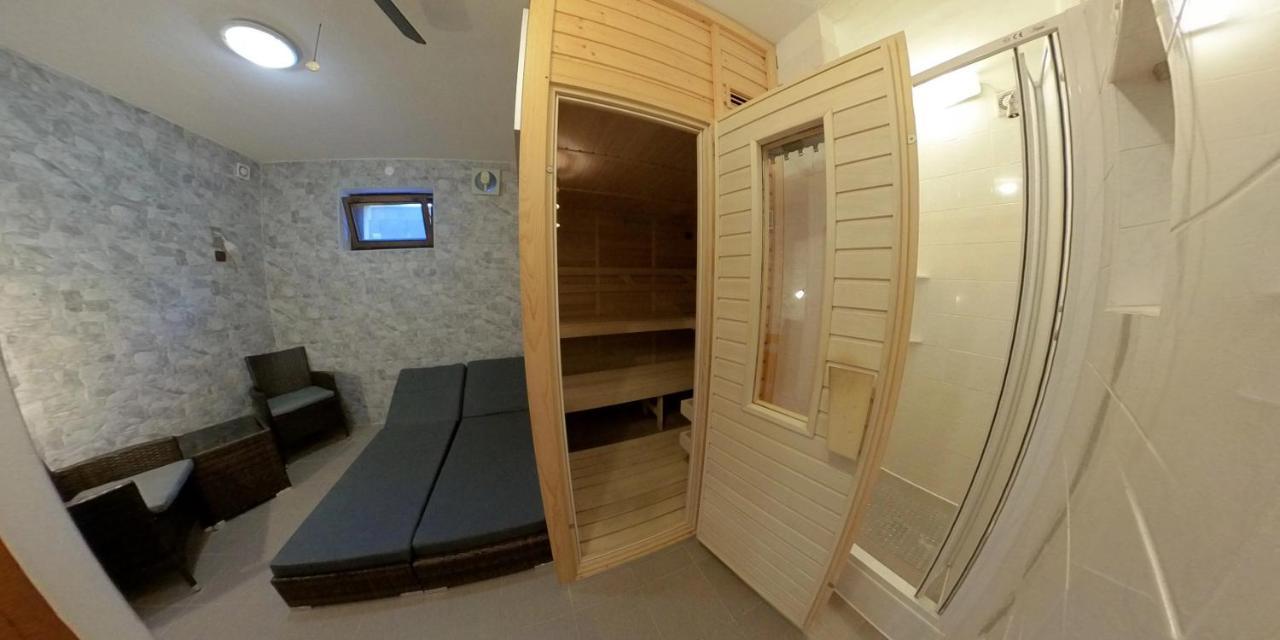 Maxovo Kralovstvi Apartment Rovensko pod Troskami ภายนอก รูปภาพ