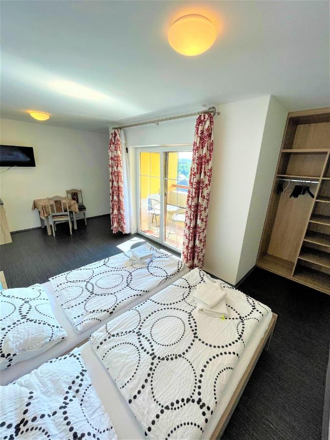 Maxovo Kralovstvi Apartment Rovensko pod Troskami ภายนอก รูปภาพ