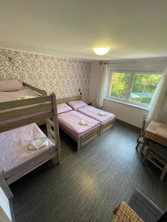 Maxovo Kralovstvi Apartment Rovensko pod Troskami ภายนอก รูปภาพ