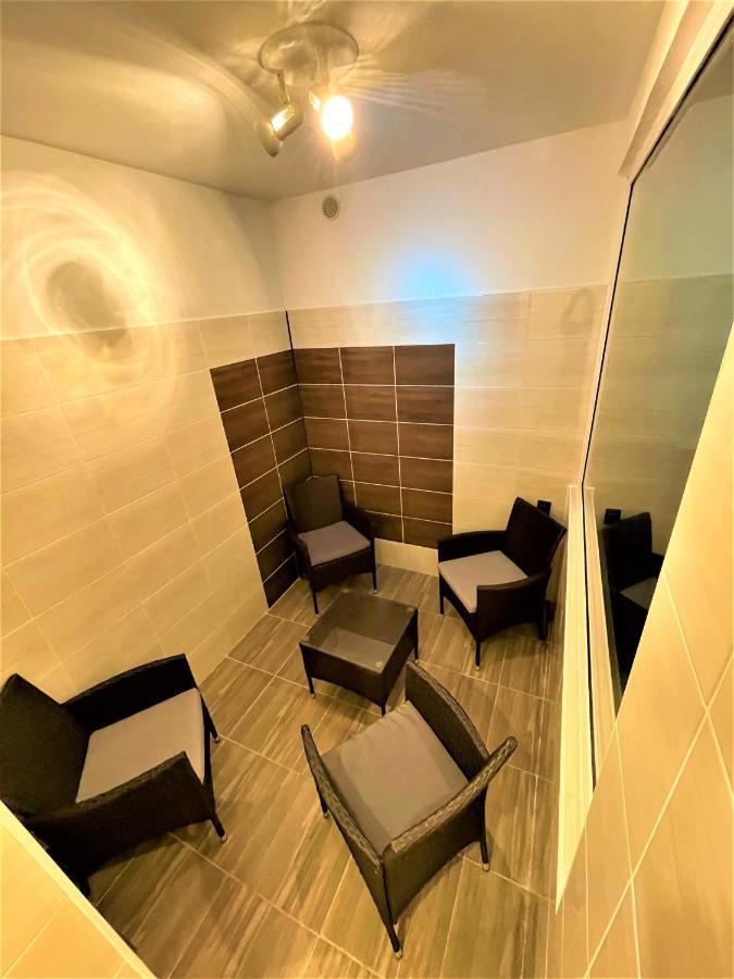 Maxovo Kralovstvi Apartment Rovensko pod Troskami ภายนอก รูปภาพ