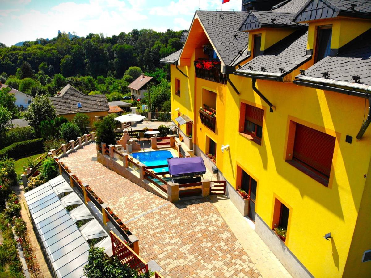 Maxovo Kralovstvi Apartment Rovensko pod Troskami ภายนอก รูปภาพ