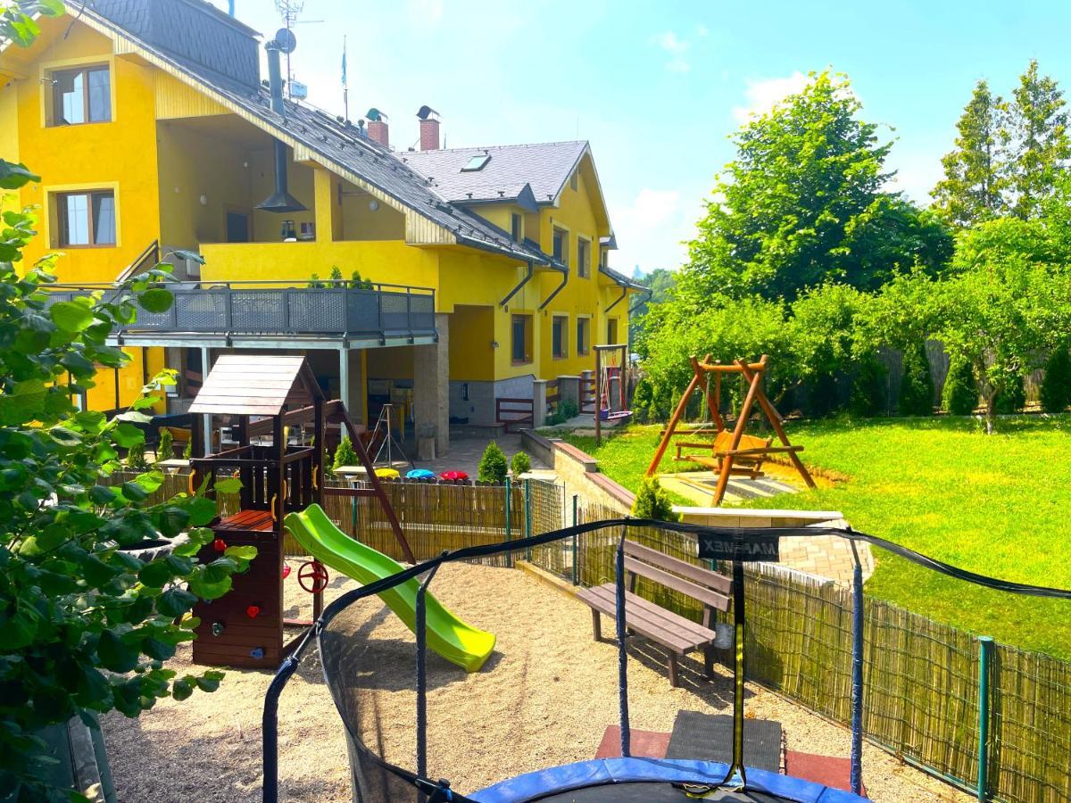 Maxovo Kralovstvi Apartment Rovensko pod Troskami ภายนอก รูปภาพ