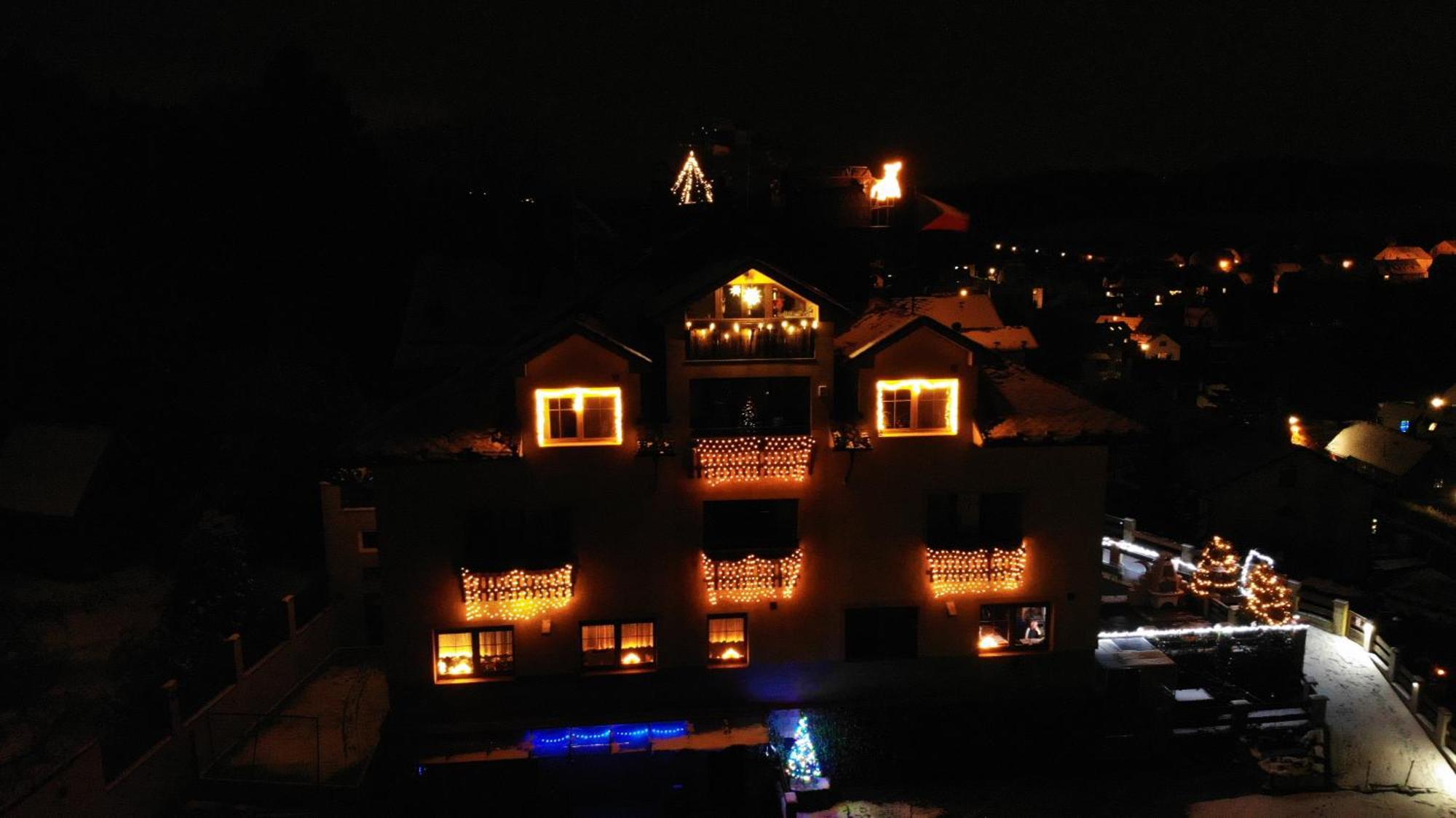 Maxovo Kralovstvi Apartment Rovensko pod Troskami ภายนอก รูปภาพ