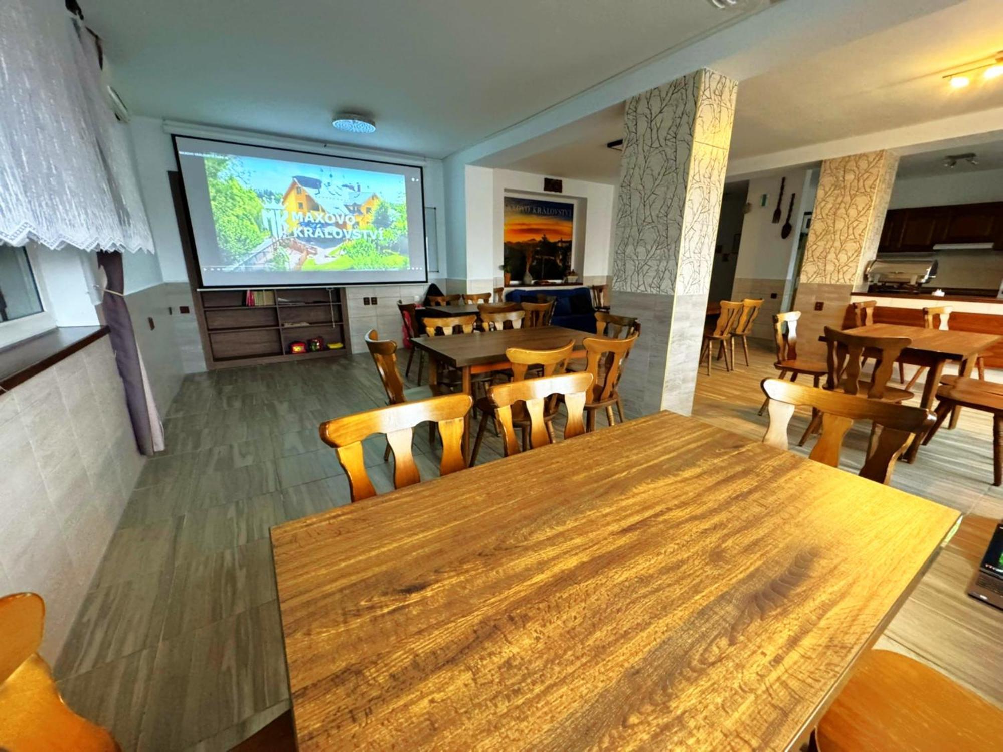 Maxovo Kralovstvi Apartment Rovensko pod Troskami ภายนอก รูปภาพ